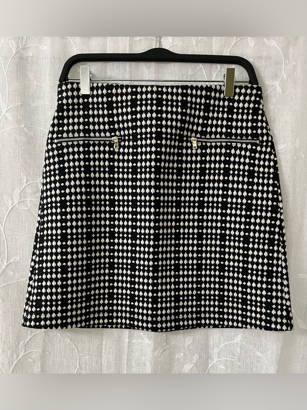 LOFT Black and White Geo Midi Skirt with Zip Pockets Small